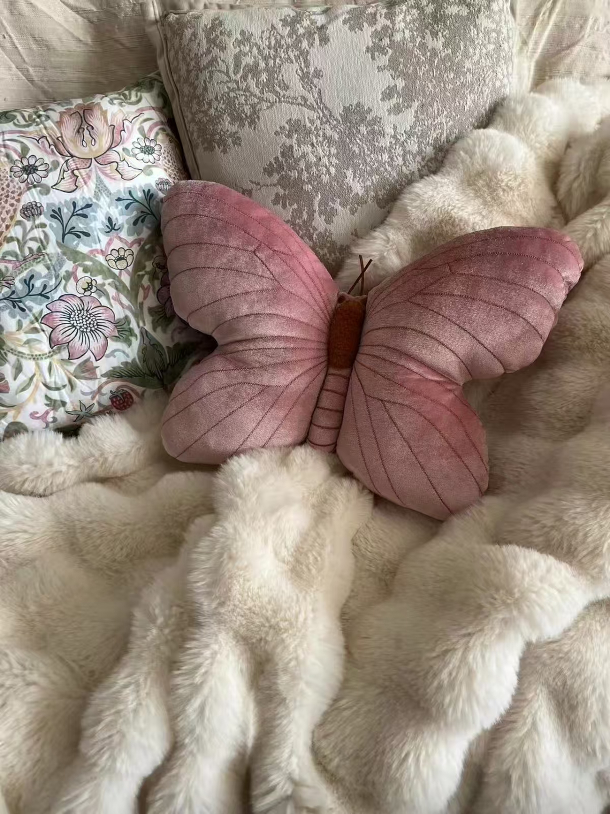 Flutter Charm Lumbar Pillow - Image 4